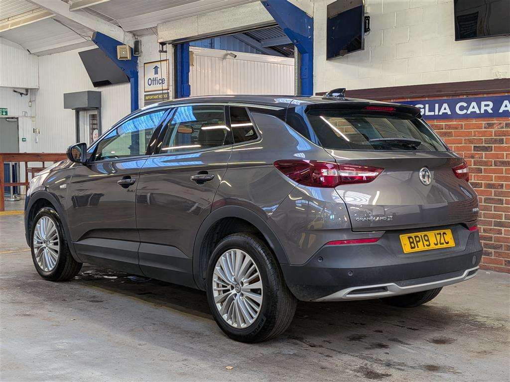 <p>2019 VAUXHALL GRANDLAND X TECH LINE NAV</p>