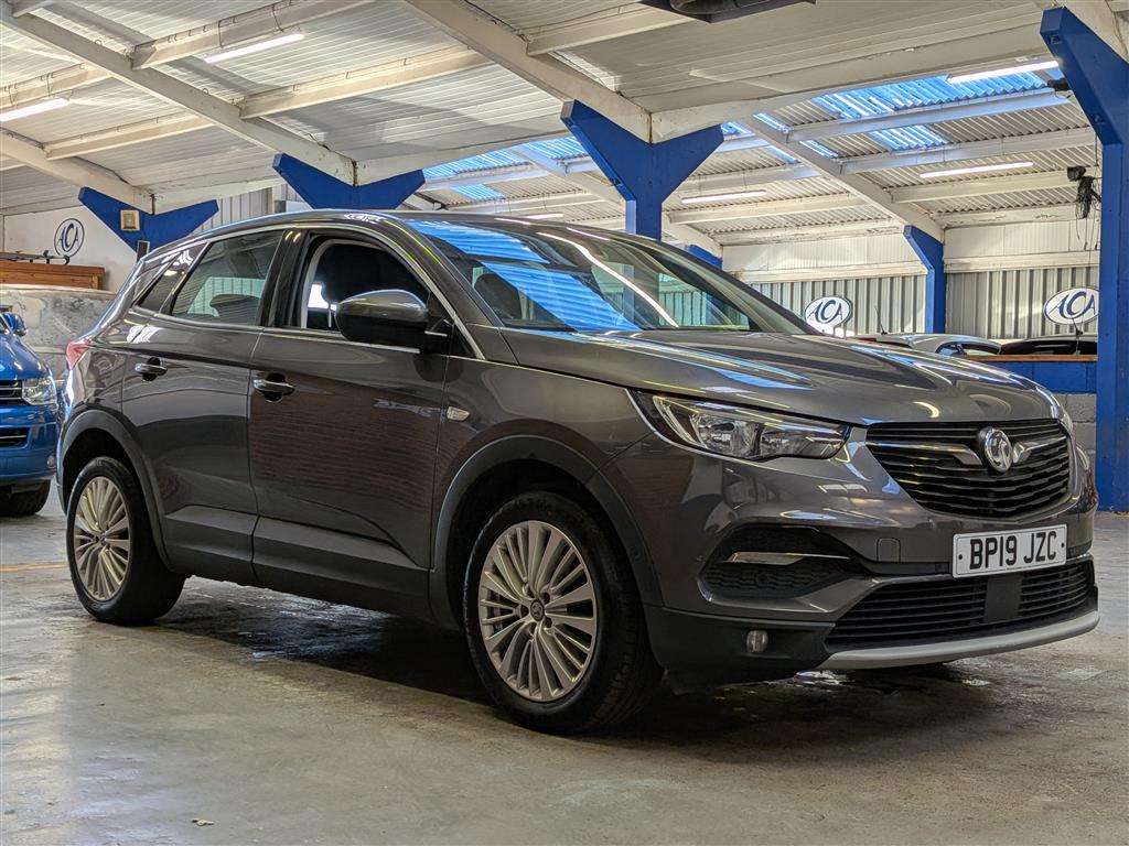 <p>2019 VAUXHALL GRANDLAND X TECH LINE NAV</p>