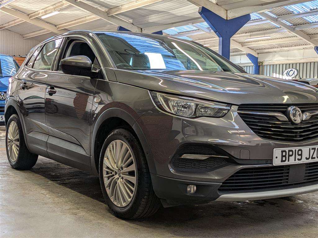 <p>2019 VAUXHALL GRANDLAND X TECH LINE NAV</p>