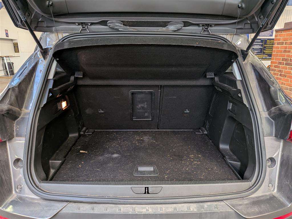 <p>2019 VAUXHALL GRANDLAND X TECH LINE NAV</p>