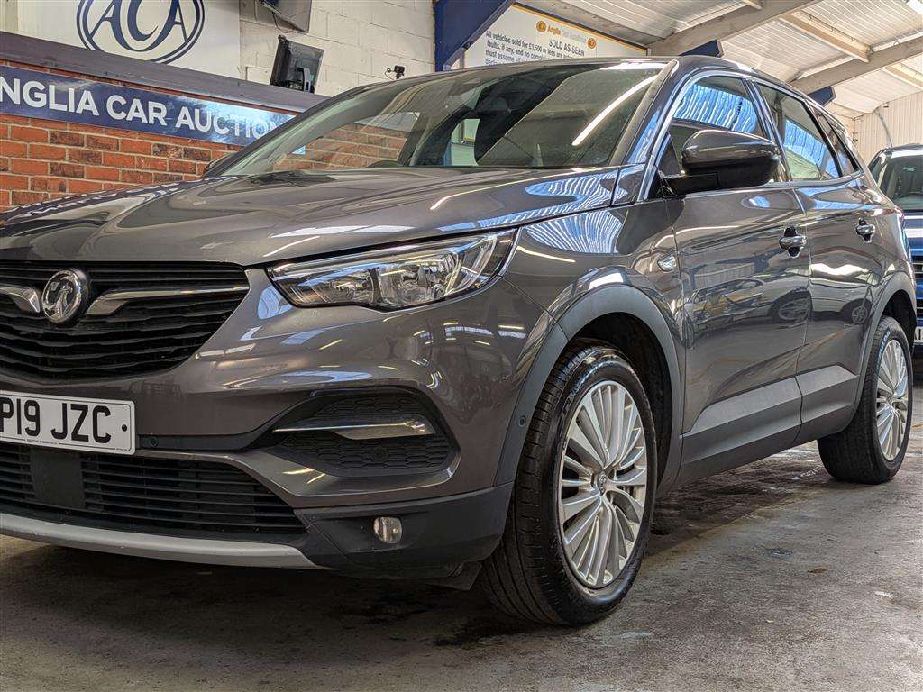 <p>2019 VAUXHALL GRANDLAND X TECH LINE NAV</p>