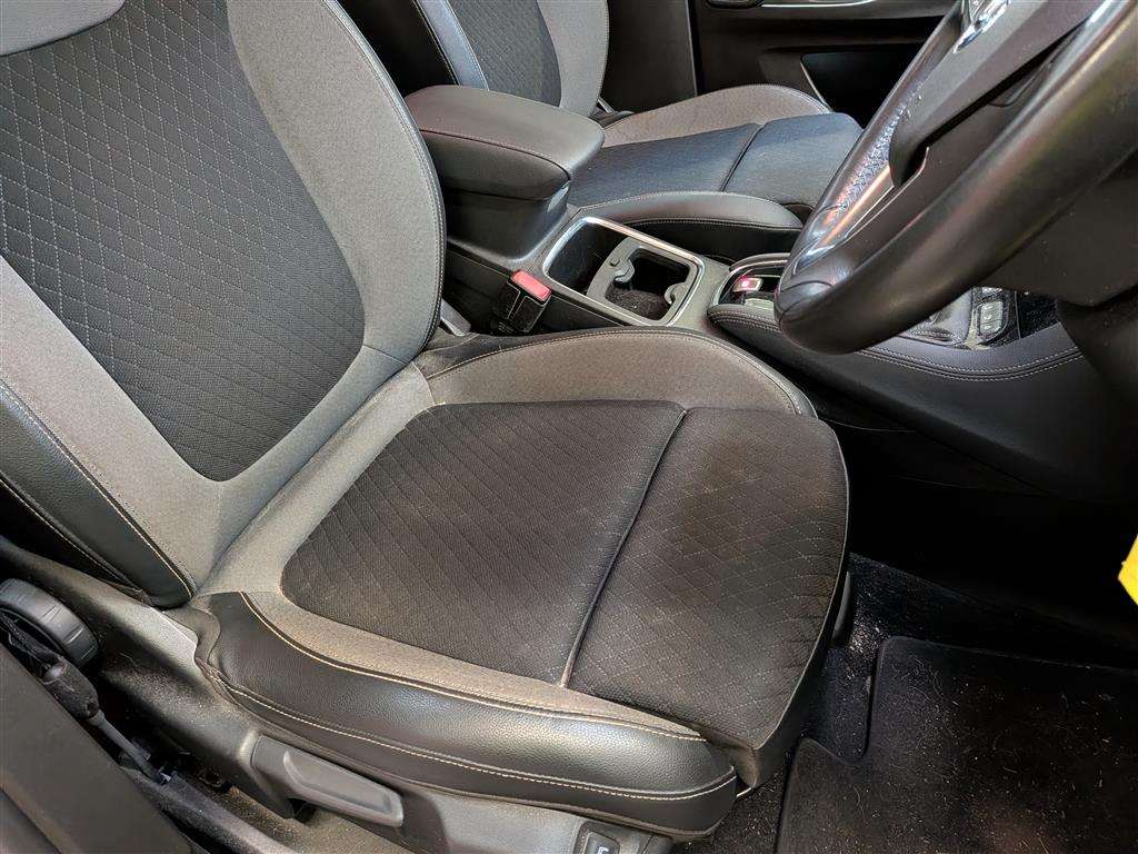 <p>2019 VAUXHALL GRANDLAND X TECH LINE NAV</p>