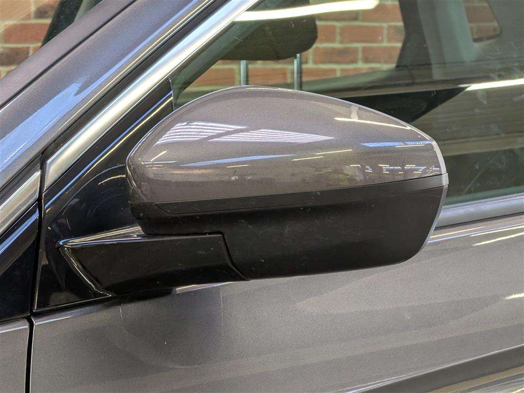 <p>2019 VAUXHALL GRANDLAND X TECH LINE NAV</p>