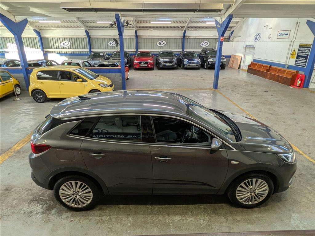 <p>2019 VAUXHALL GRANDLAND X TECH LINE NAV</p>