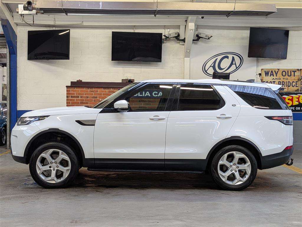 <p>2018 LAND ROVER DISCOVERY SE TD6 AUTO</p>