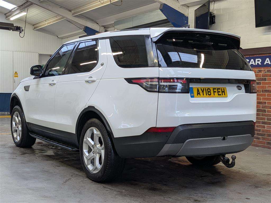 <p>2018 LAND ROVER DISCOVERY SE TD6 AUTO</p>