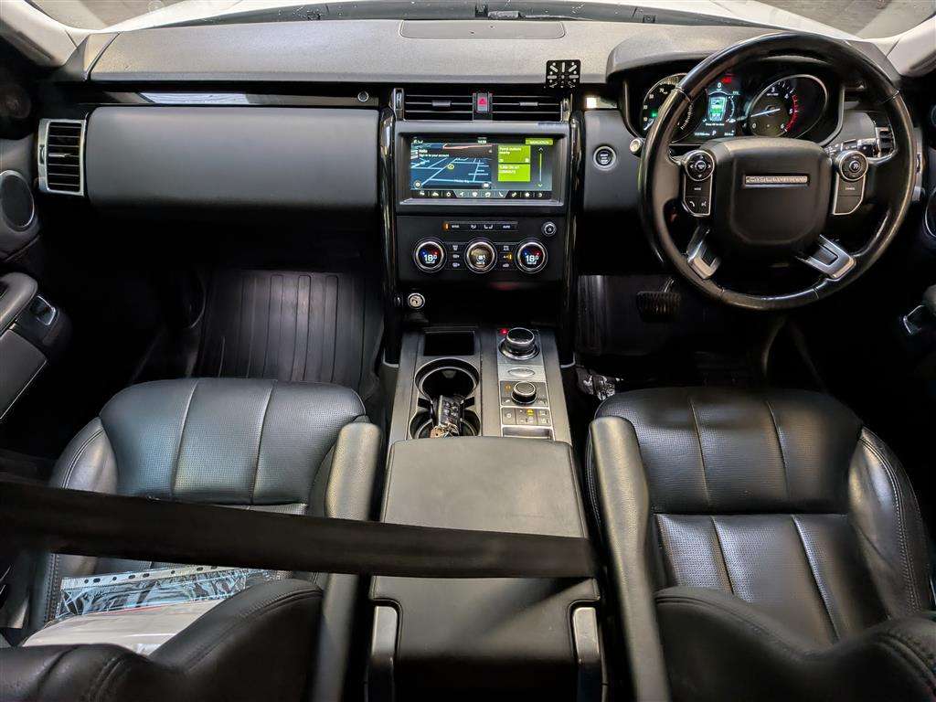 <p>2018 LAND ROVER DISCOVERY SE TD6 AUTO</p>