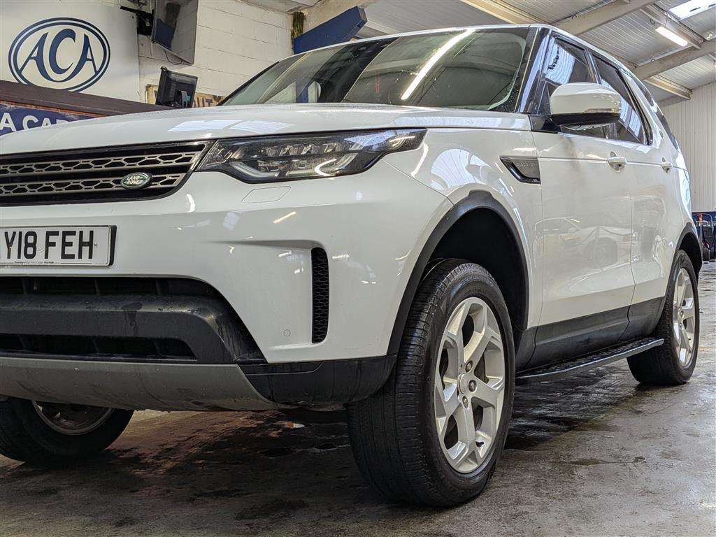 <p>2018 LAND ROVER DISCOVERY SE TD6 AUTO</p>