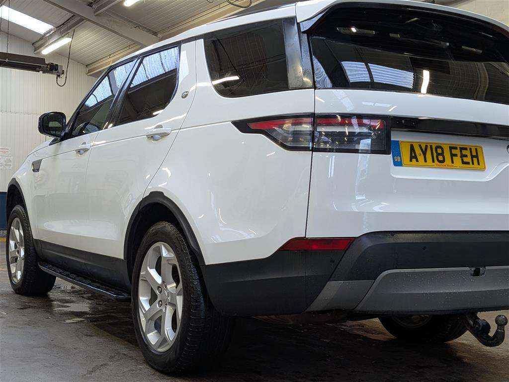 <p>2018 LAND ROVER DISCOVERY SE TD6 AUTO</p>