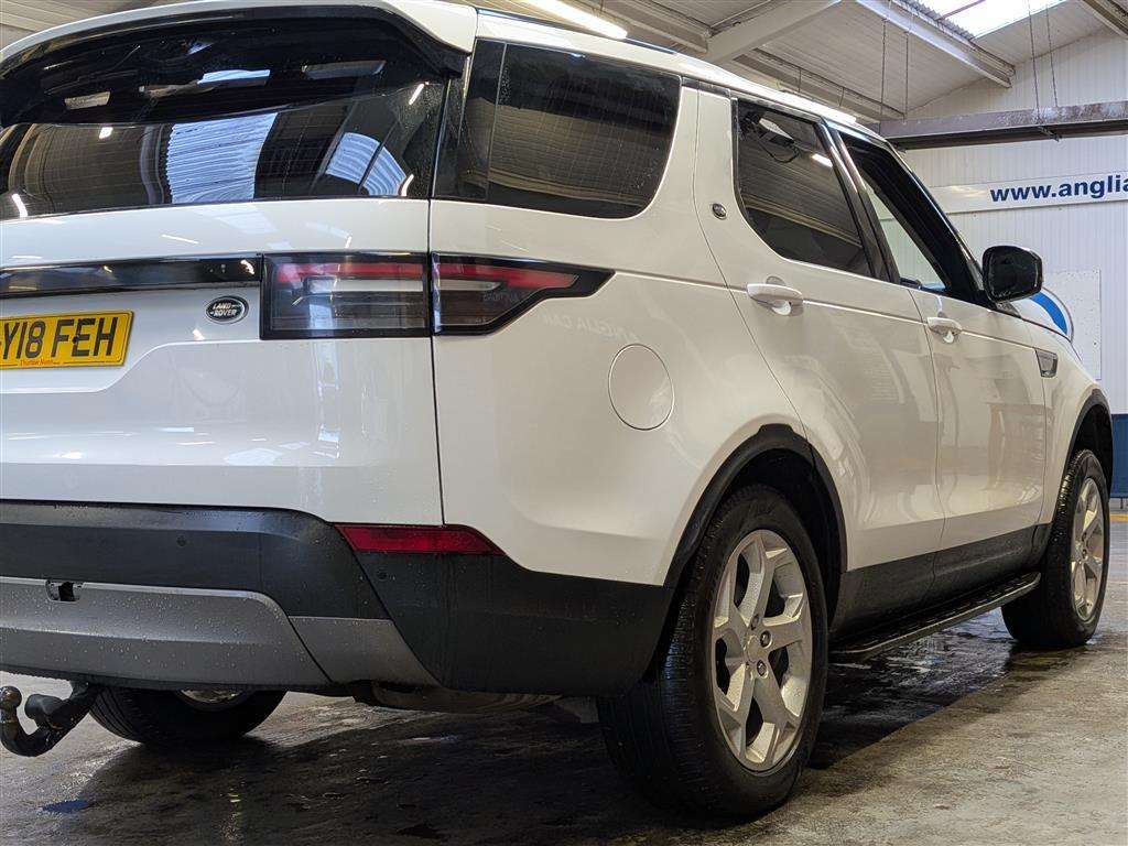<p>2018 LAND ROVER DISCOVERY SE TD6 AUTO</p>