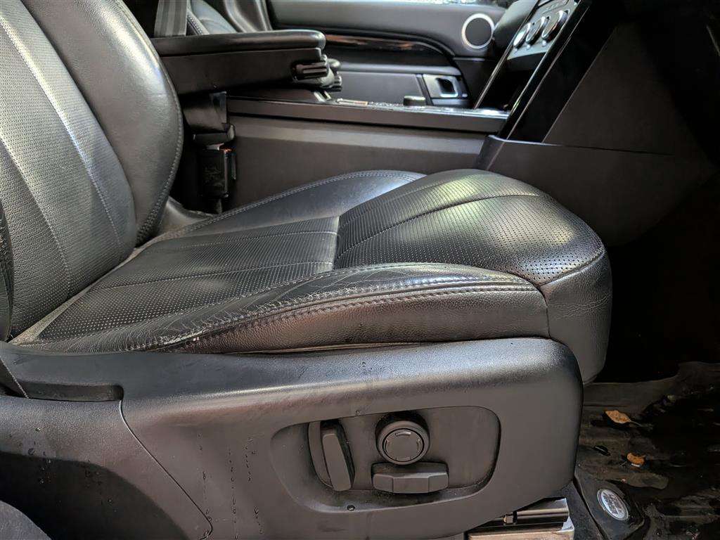 <p>2018 LAND ROVER DISCOVERY SE TD6 AUTO</p>