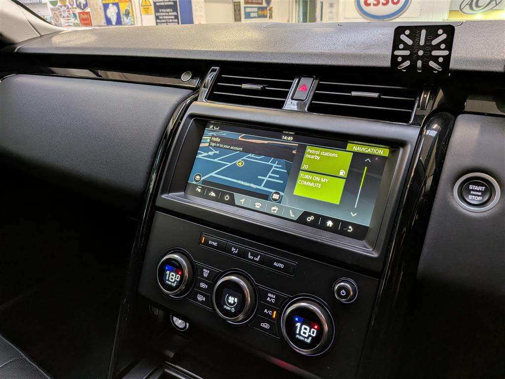 <p>2018 LAND ROVER DISCOVERY SE TD6 AUTO</p>