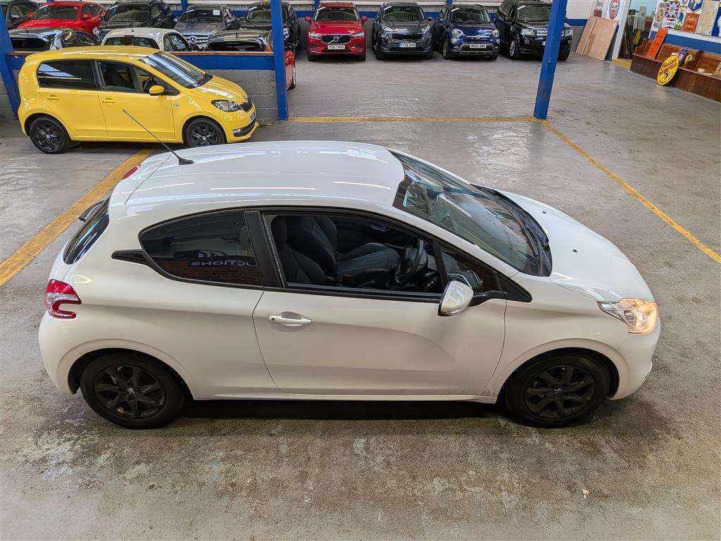 <p>2014 PEUGEOT 208 ACTIVE</p>