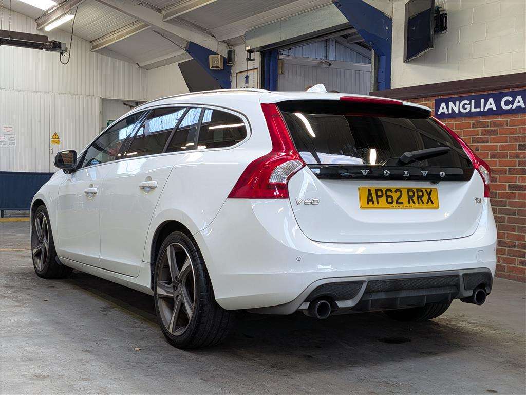 <p>2012 VOLVO V60 R-DESIGN T4 AUTO</p>