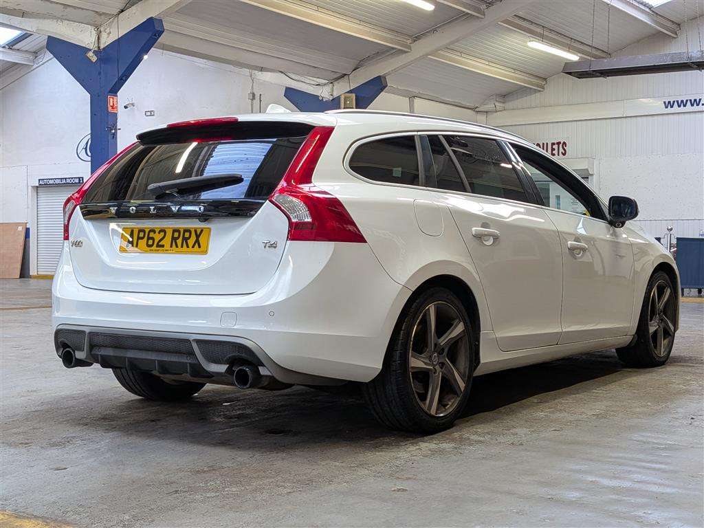 <p>2012 VOLVO V60 R-DESIGN T4 AUTO</p>