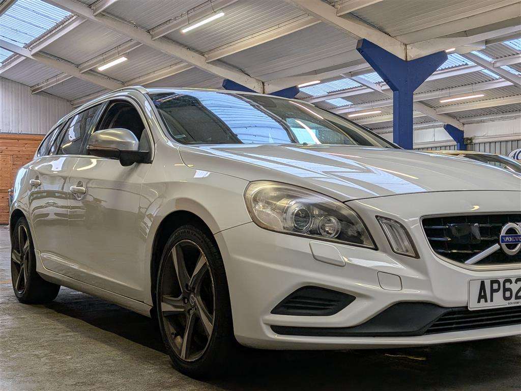 <p>2012 VOLVO V60 R-DESIGN T4 AUTO</p>