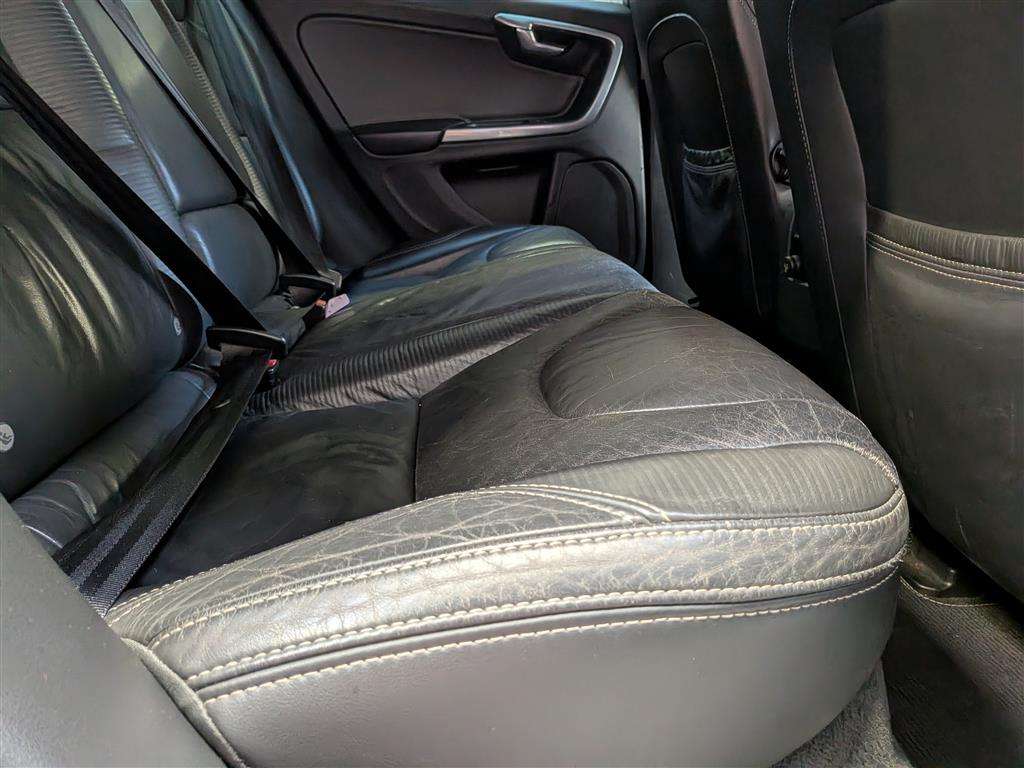 <p>2012 VOLVO V60 R-DESIGN T4 AUTO</p>