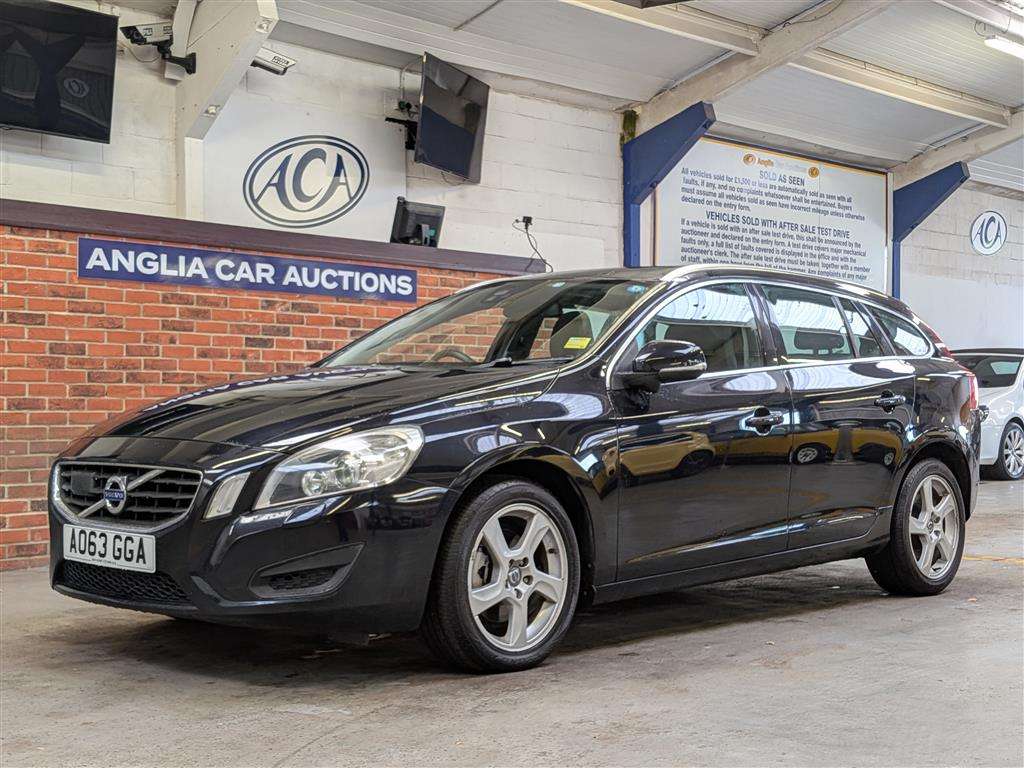 <p>2013 VOLVO V60 SE LUX T4 AUTO</p>