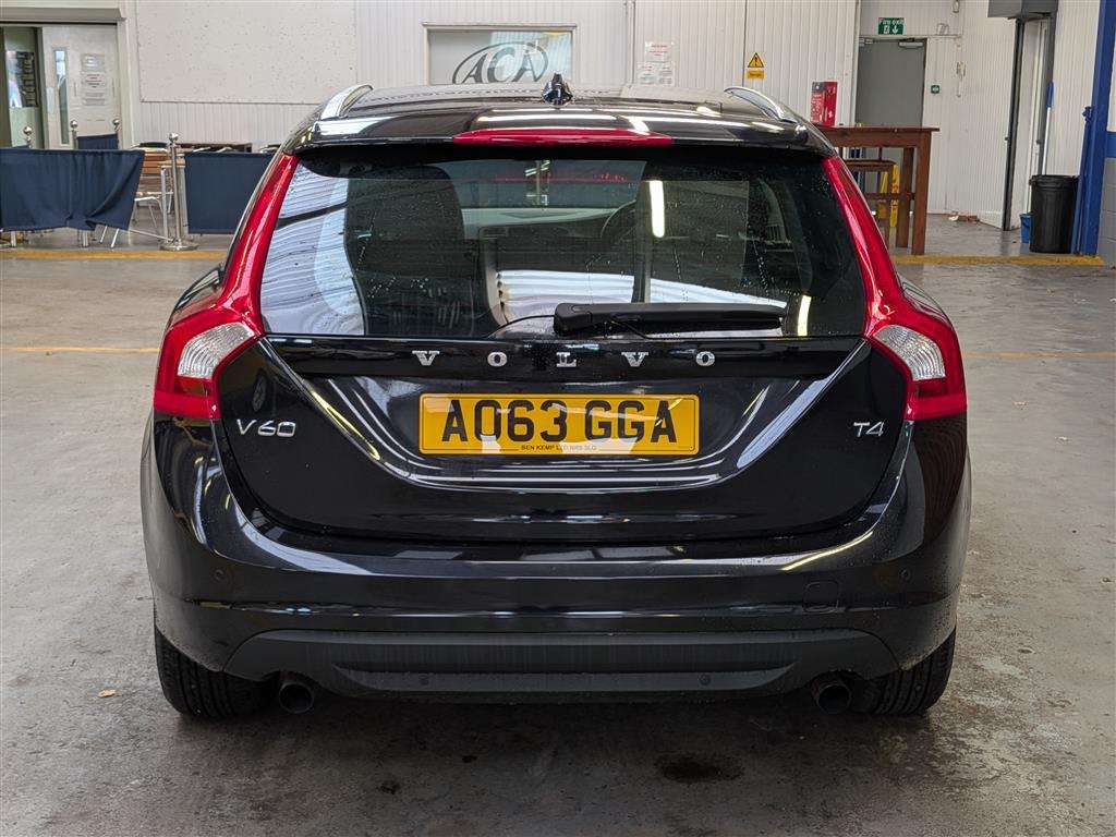 <p>2013 VOLVO V60 SE LUX T4 AUTO</p>