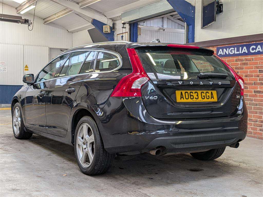 <p>2013 VOLVO V60 SE LUX T4 AUTO</p>