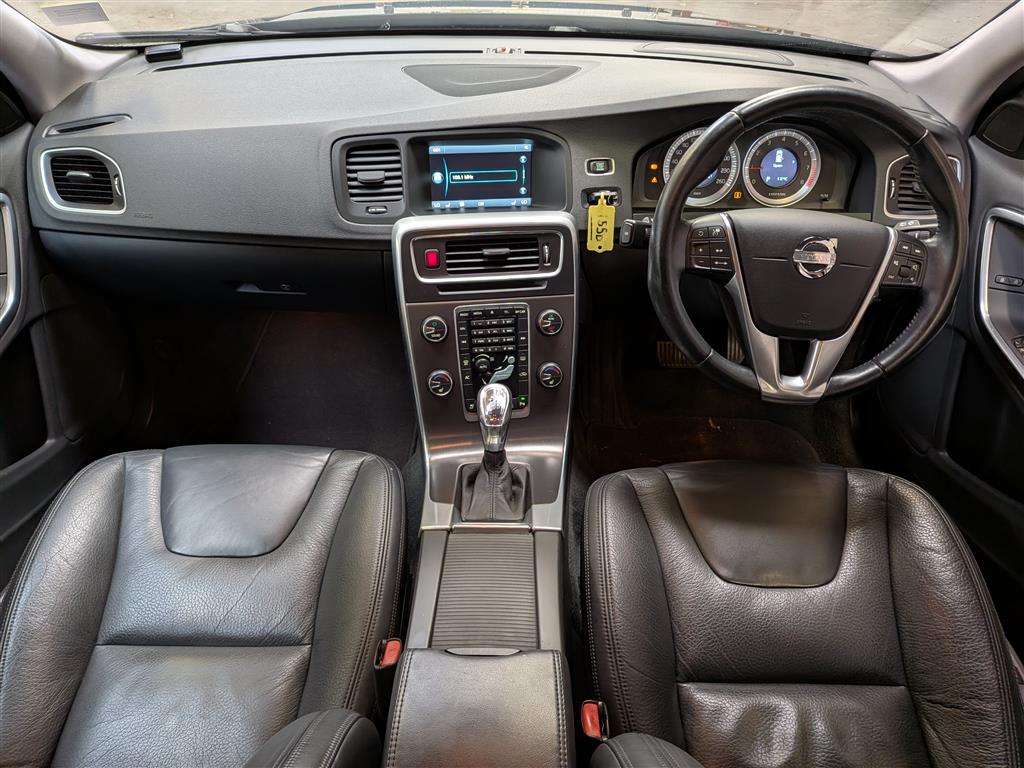 <p>2013 VOLVO V60 SE LUX T4 AUTO</p>