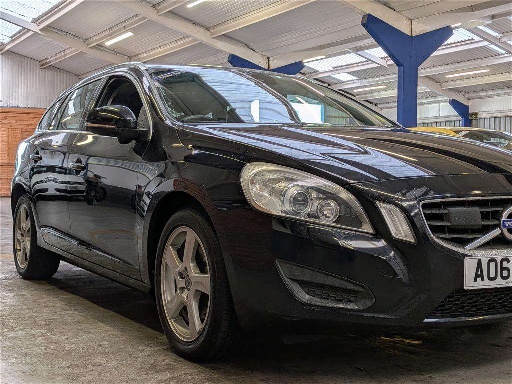 <p>2013 VOLVO V60 SE LUX T4 AUTO</p>
