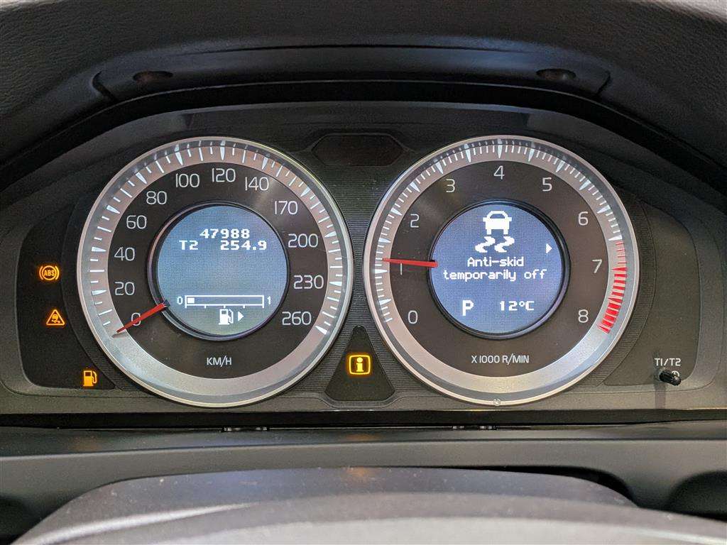 <p>2013 VOLVO V60 SE LUX T4 AUTO</p>