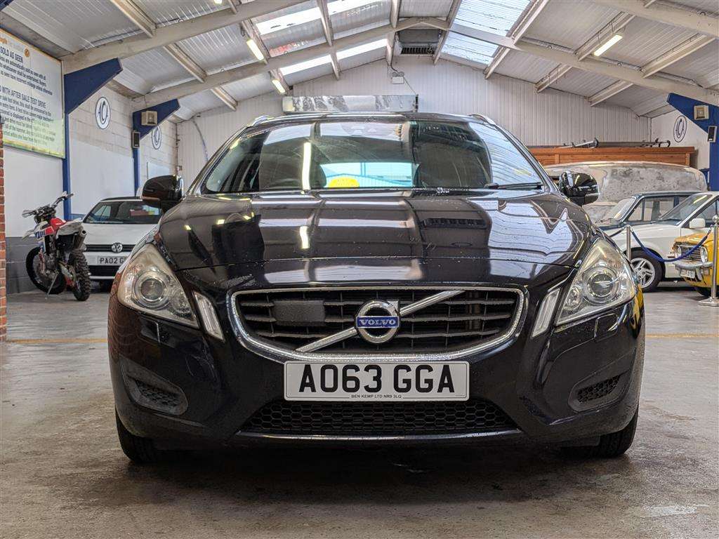 <p>2013 VOLVO V60 SE LUX T4 AUTO</p>