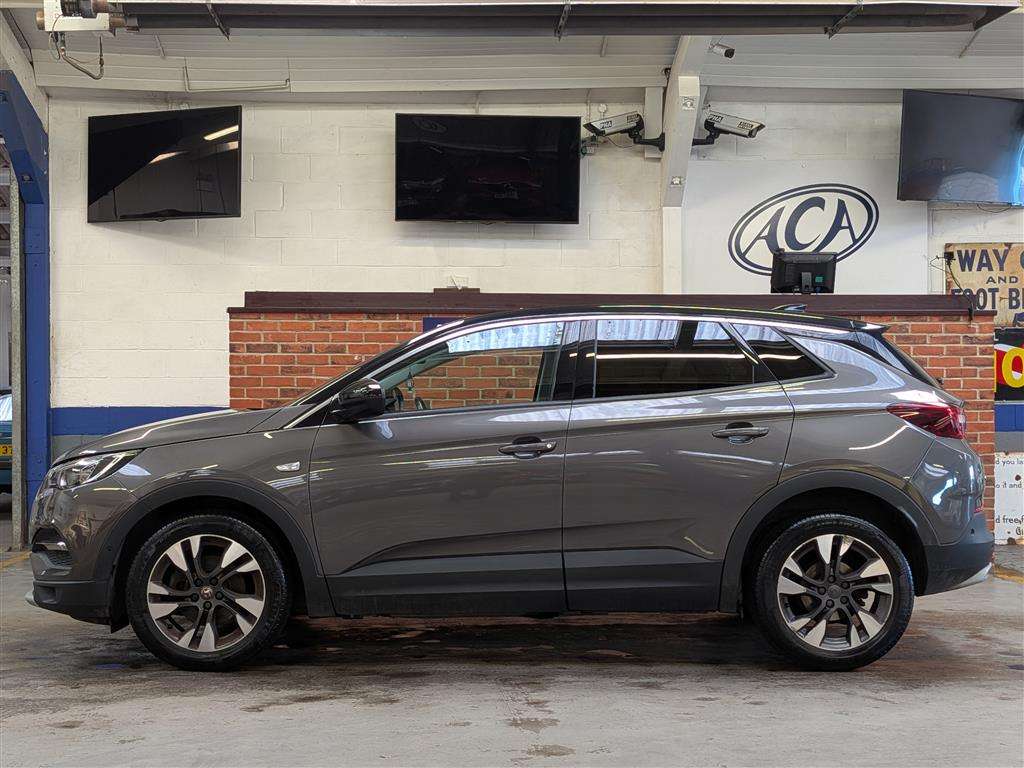 <p>2020 VAUXHALL GRANDLAND X SRI NAV TURBO</p>