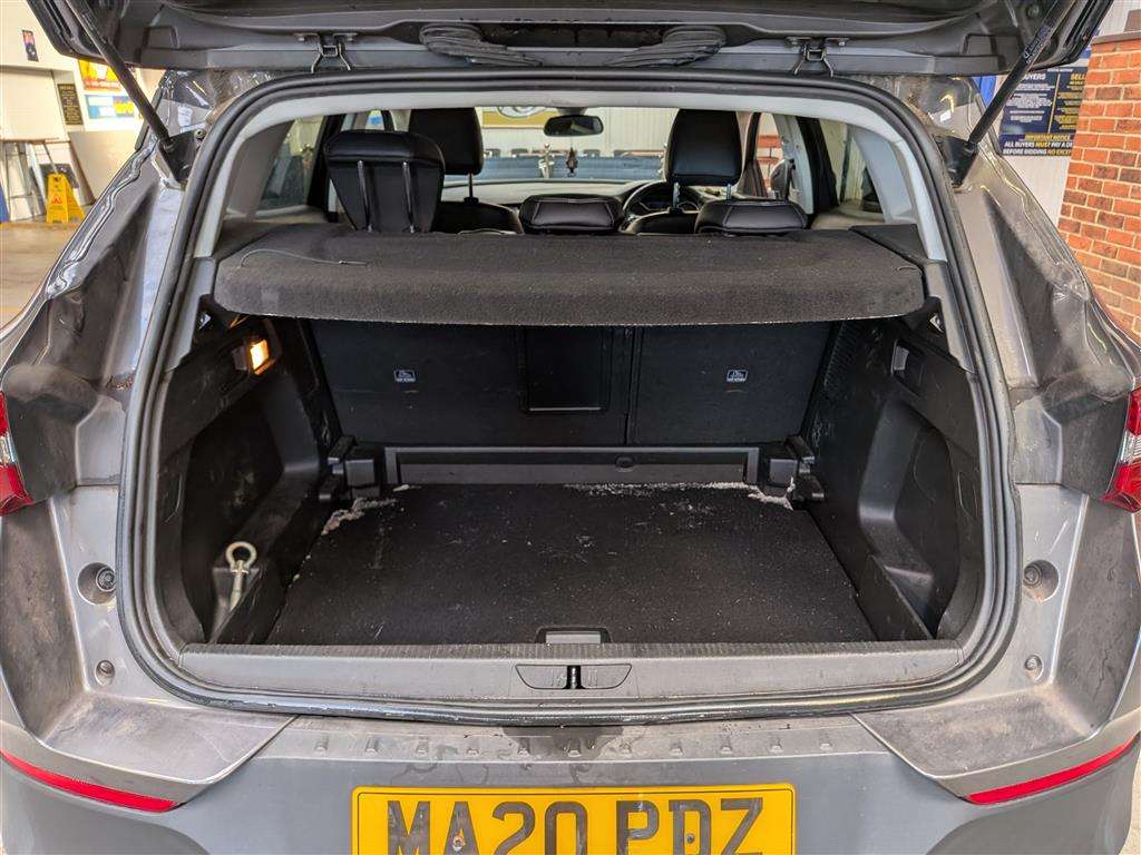 <p>2020 VAUXHALL GRANDLAND X SRI NAV TURBO</p>