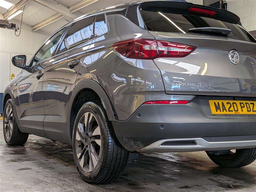 <p>2020 VAUXHALL GRANDLAND X SRI NAV TURBO</p>