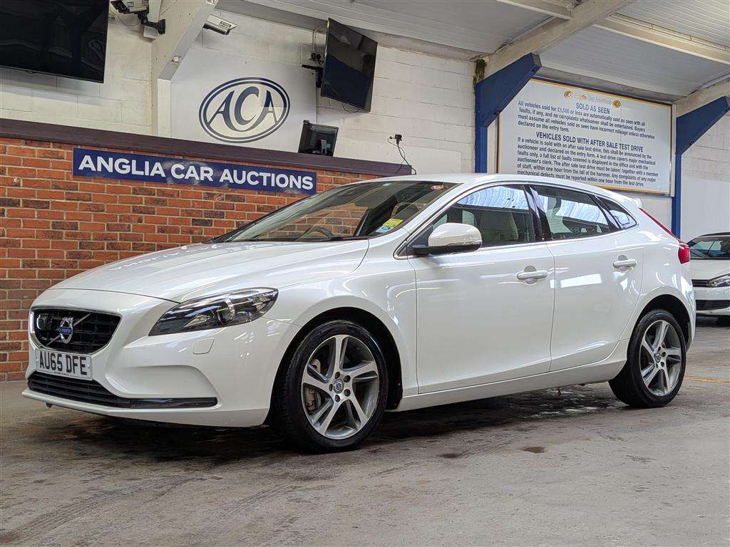 <p>2015 VOLVO V40 SE</p>