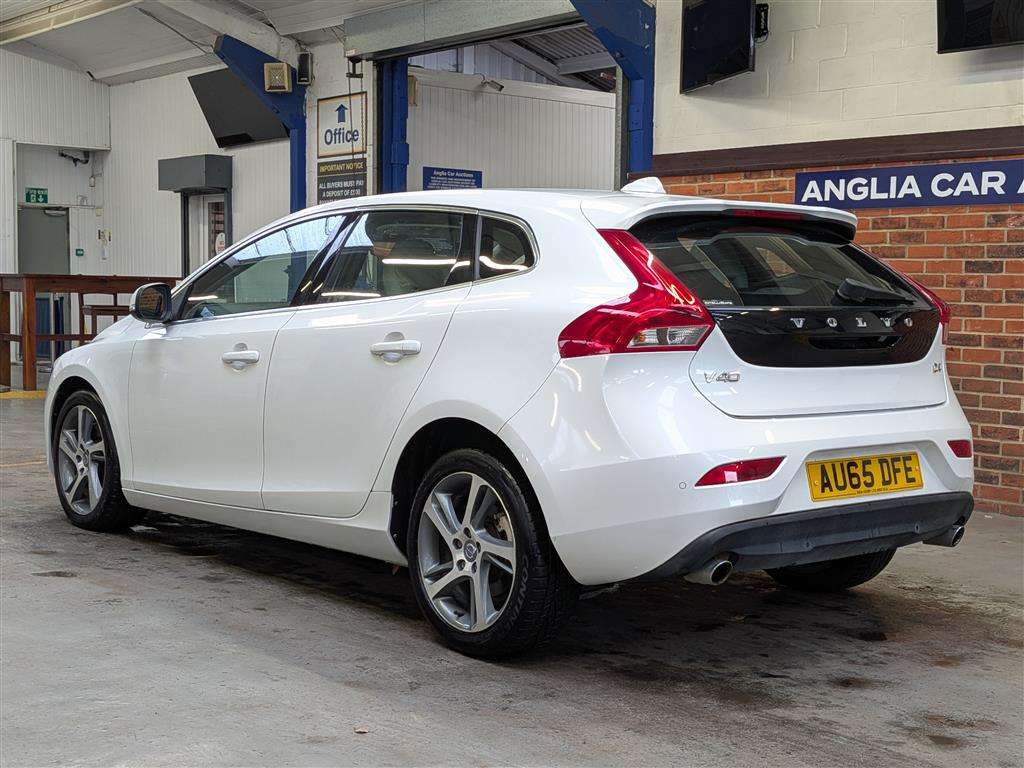 <p>2015 VOLVO V40 SE</p>