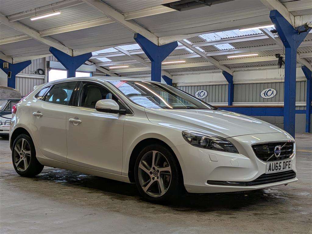 <p>2015 VOLVO V40 SE</p>