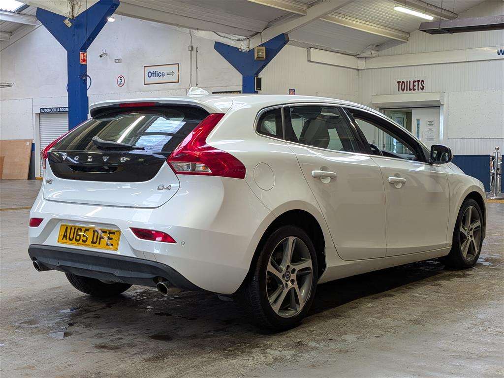 <p>2015 VOLVO V40 SE</p>