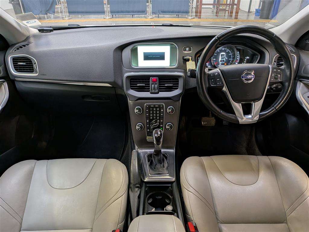 <p>2015 VOLVO V40 SE</p>