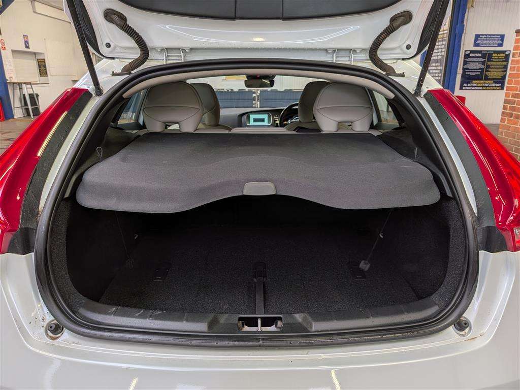 <p>2015 VOLVO V40 SE</p>