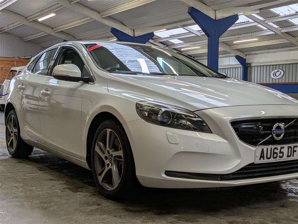 <p>2015 VOLVO V40 SE</p>