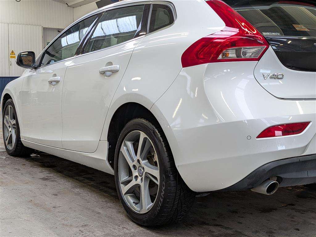 <p>2015 VOLVO V40 SE</p>