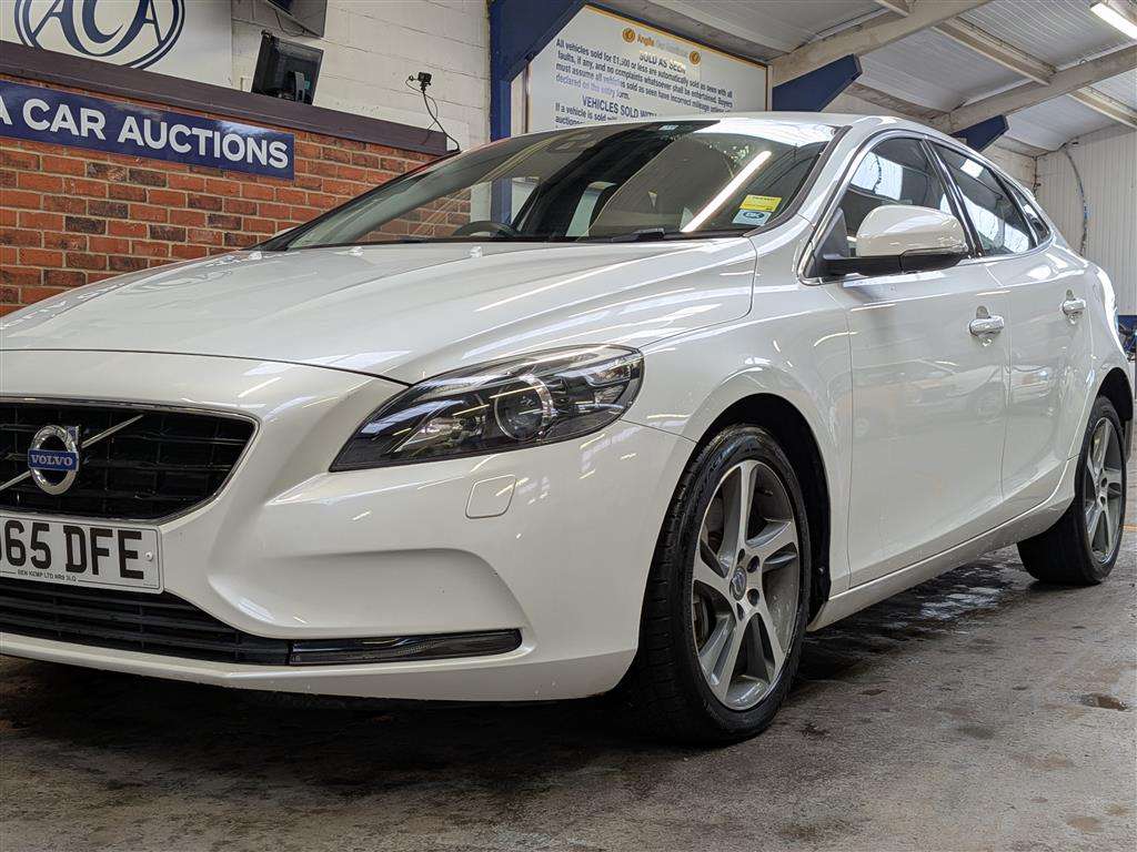 <p>2015 VOLVO V40 SE</p>