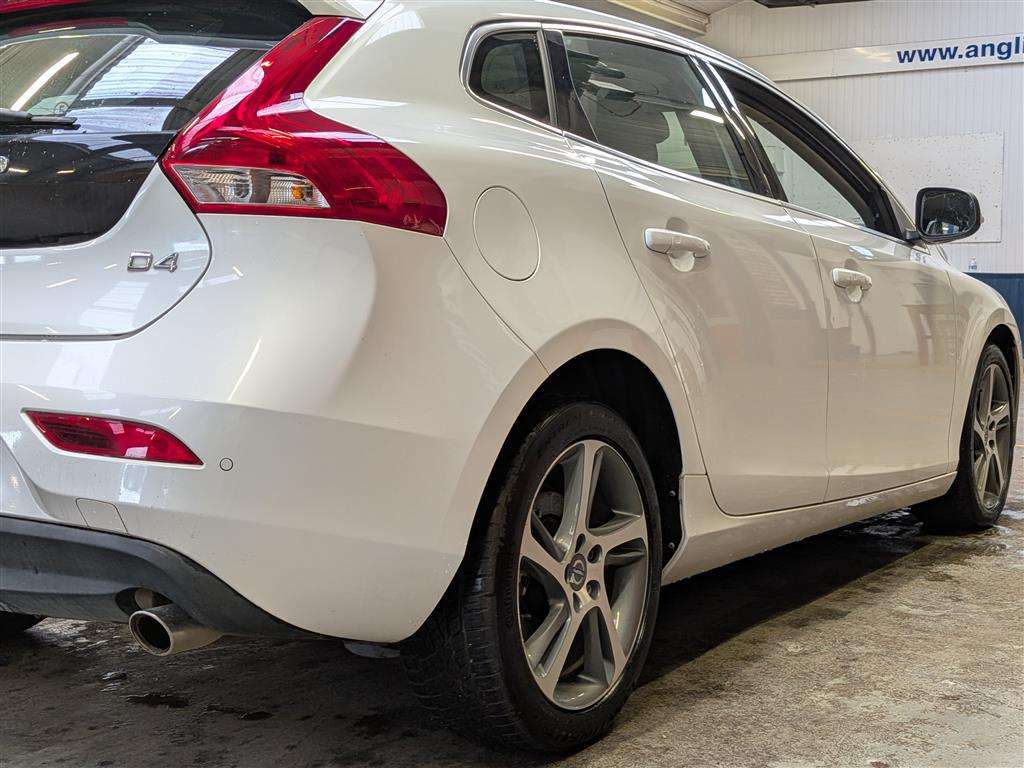 <p>2015 VOLVO V40 SE</p>
