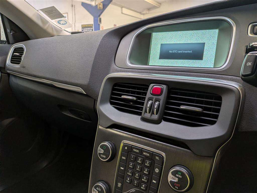 <p>2015 VOLVO V40 SE</p>