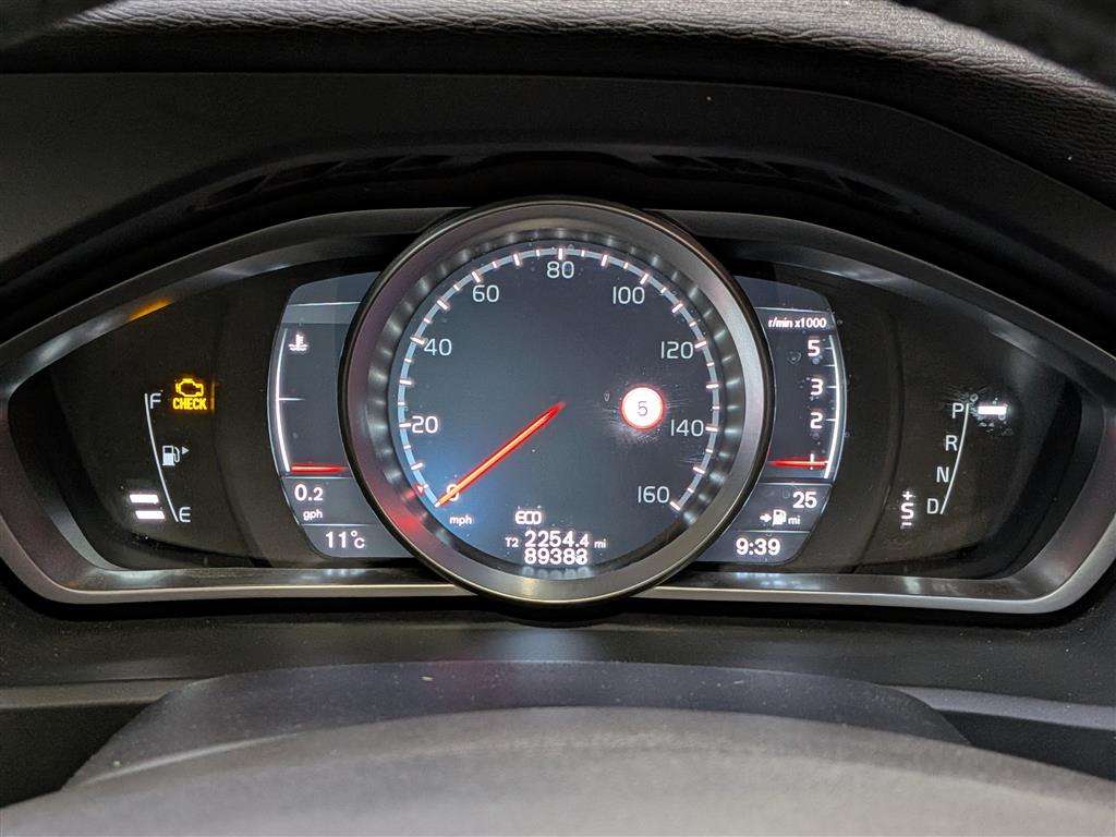 <p>2015 VOLVO V40 SE</p>